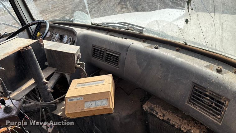 image for item FG0071 1989 Ford L8000 feed mixer truck