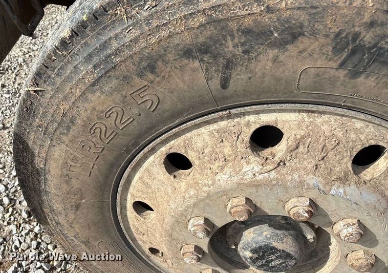 image for item FG0071 1989 Ford L8000 feed mixer truck