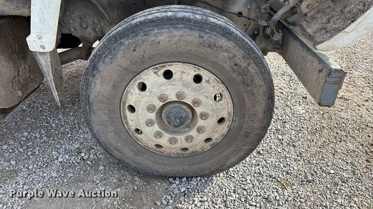 image for item FG0071 1989 Ford L8000 feed mixer truck