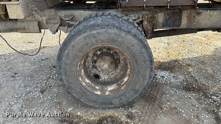 image for item FG0071 1989 Ford L8000 feed mixer truck