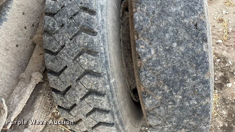 image for item FG0071 1989 Ford L8000 feed mixer truck