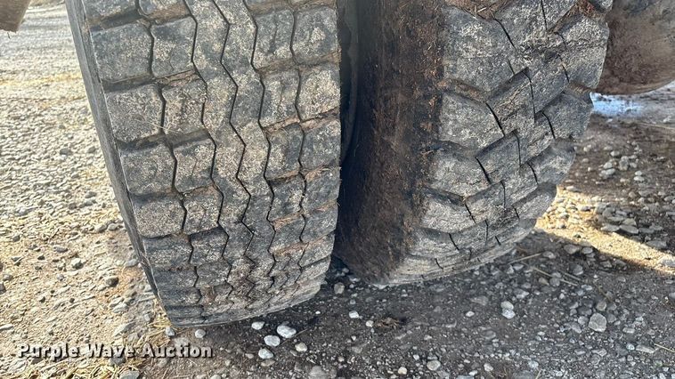 image for item FG0071 1989 Ford L8000 feed mixer truck