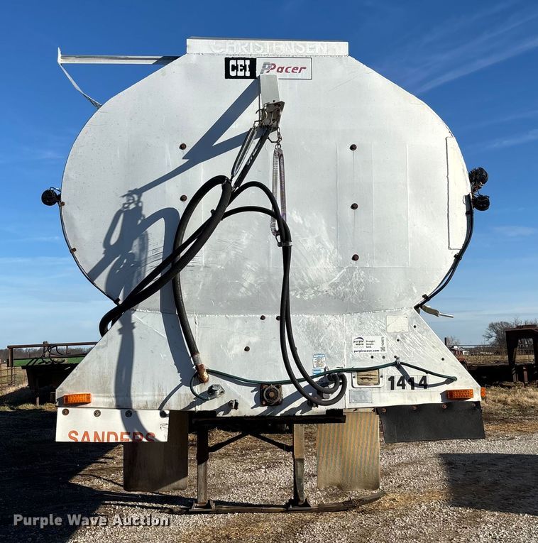 image for item FG0072 1996 CEI Pacer AT35L feed delivery trailer