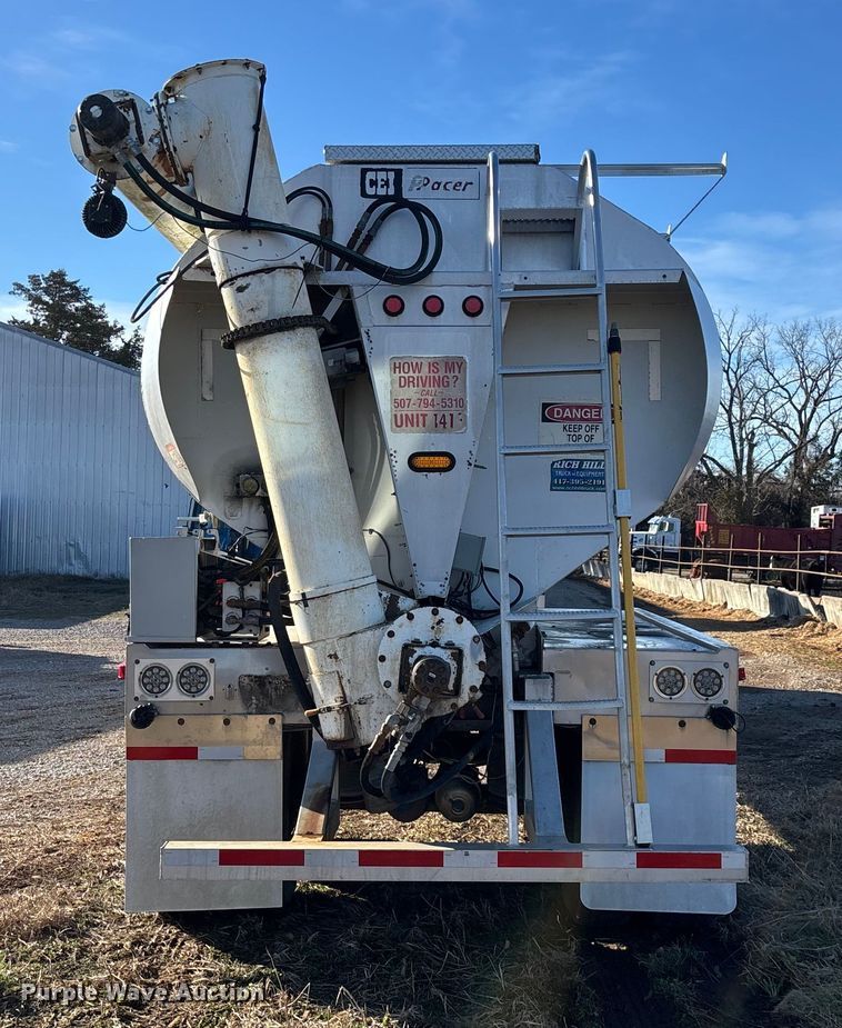 image for item FG0072 1996 CEI Pacer AT35L feed delivery trailer