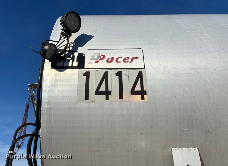 image for item FG0072 1996 CEI Pacer AT35L feed delivery trailer