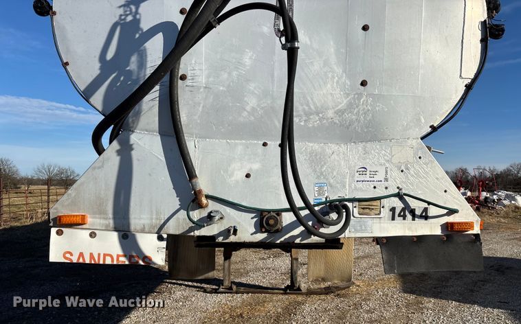 image for item FG0072 1996 CEI Pacer AT35L feed delivery trailer