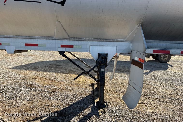 image for item FG0072 1996 CEI Pacer AT35L feed delivery trailer