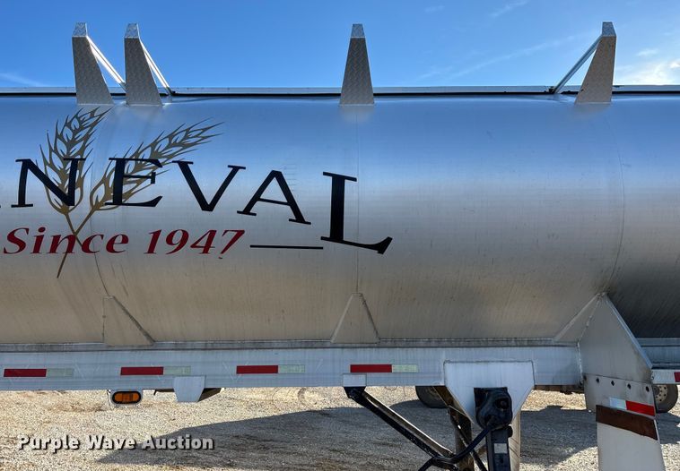 image for item FG0072 1996 CEI Pacer AT35L feed delivery trailer