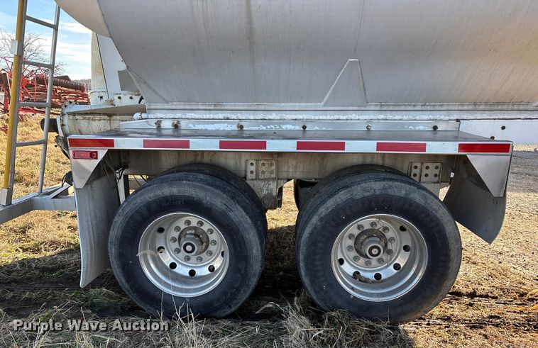 image for item FG0072 1996 CEI Pacer AT35L feed delivery trailer