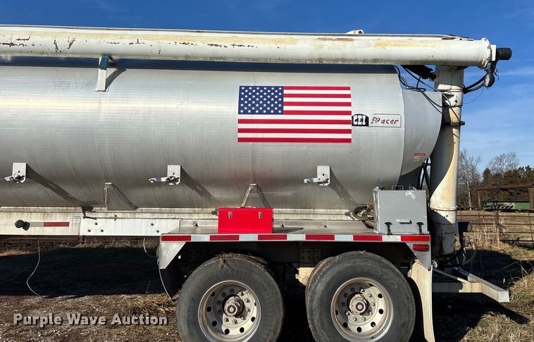 image for item FG0072 1996 CEI Pacer AT35L feed delivery trailer