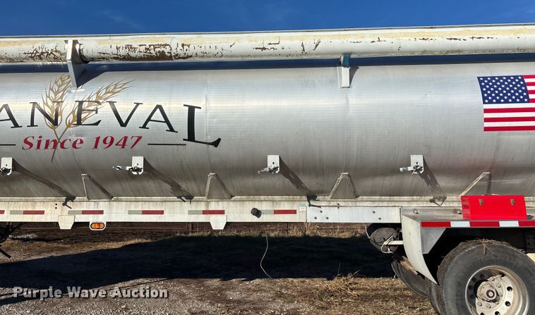 image for item FG0072 1996 CEI Pacer AT35L feed delivery trailer