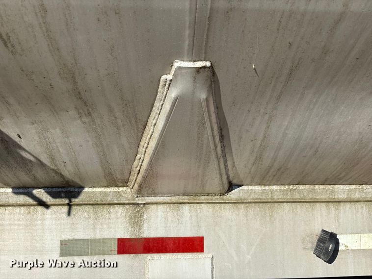 image for item FG0072 1996 CEI Pacer AT35L feed delivery trailer