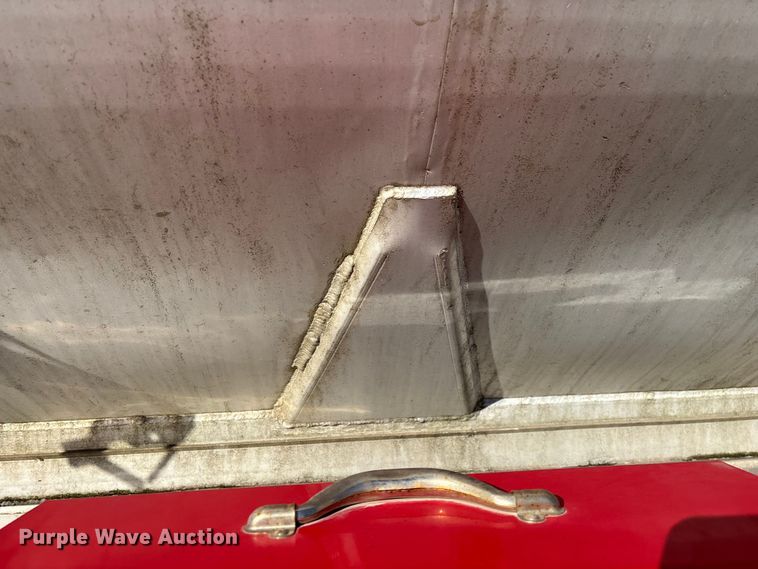 image for item FG0072 1996 CEI Pacer AT35L feed delivery trailer