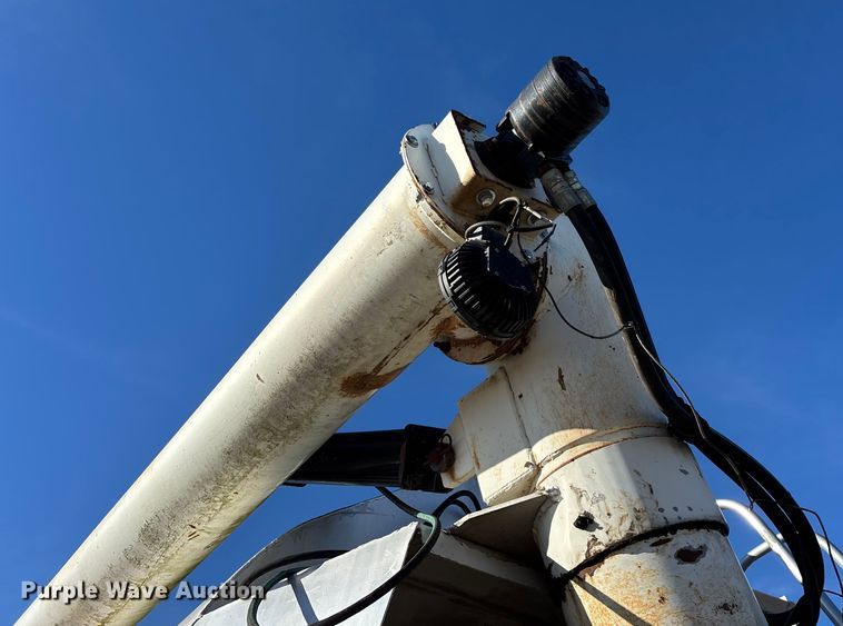 image for item FG0072 1996 CEI Pacer AT35L feed delivery trailer