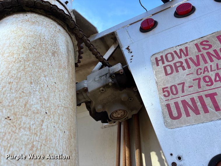 image for item FG0072 1996 CEI Pacer AT35L feed delivery trailer