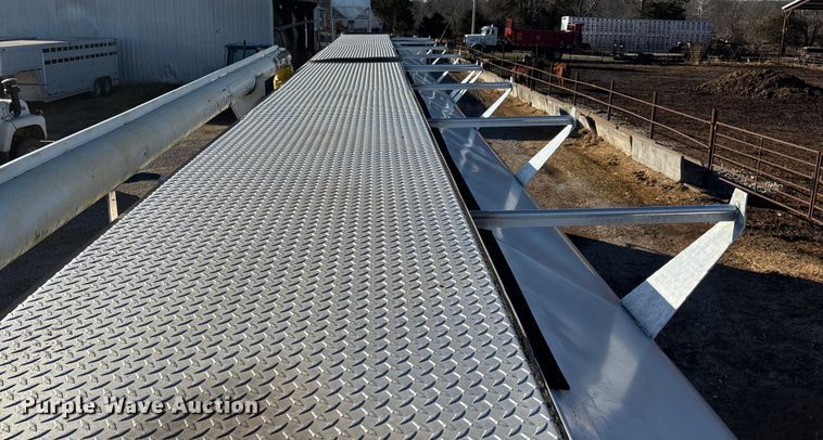 image for item FG0072 1996 CEI Pacer AT35L feed delivery trailer