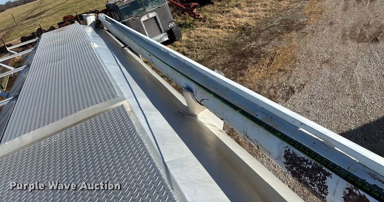 image for item FG0072 1996 CEI Pacer AT35L feed delivery trailer