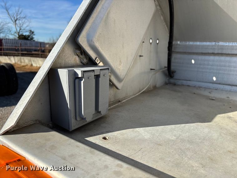 image for item FG0072 1996 CEI Pacer AT35L feed delivery trailer