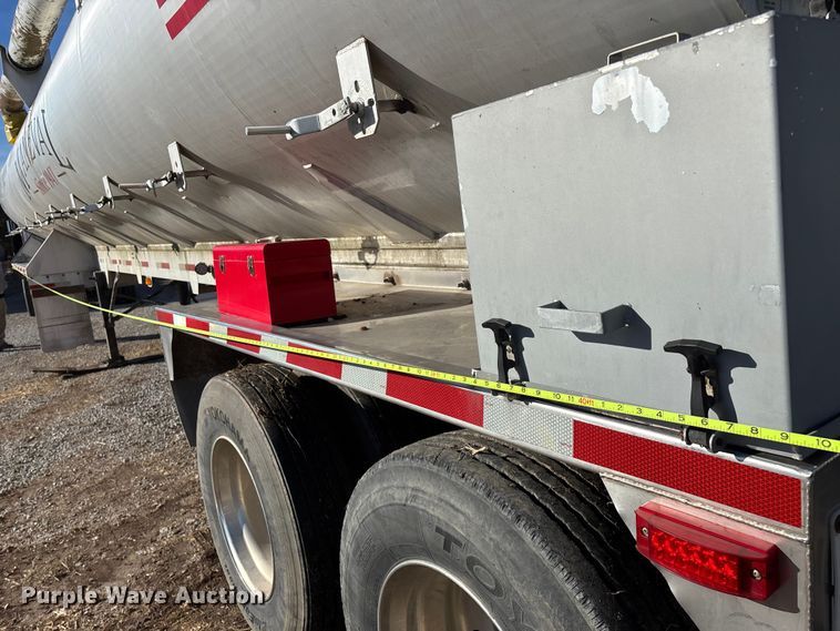 image for item FG0072 1996 CEI Pacer AT35L feed delivery trailer