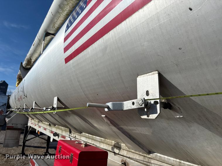 image for item FG0072 1996 CEI Pacer AT35L feed delivery trailer