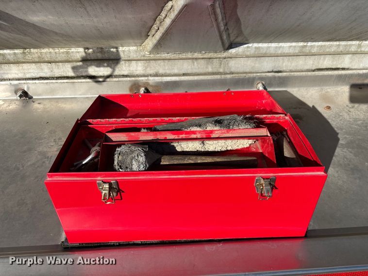 image for item FG0072 1996 CEI Pacer AT35L feed delivery trailer