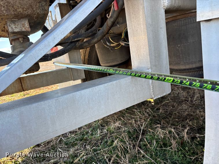 image for item FG0072 1996 CEI Pacer AT35L feed delivery trailer