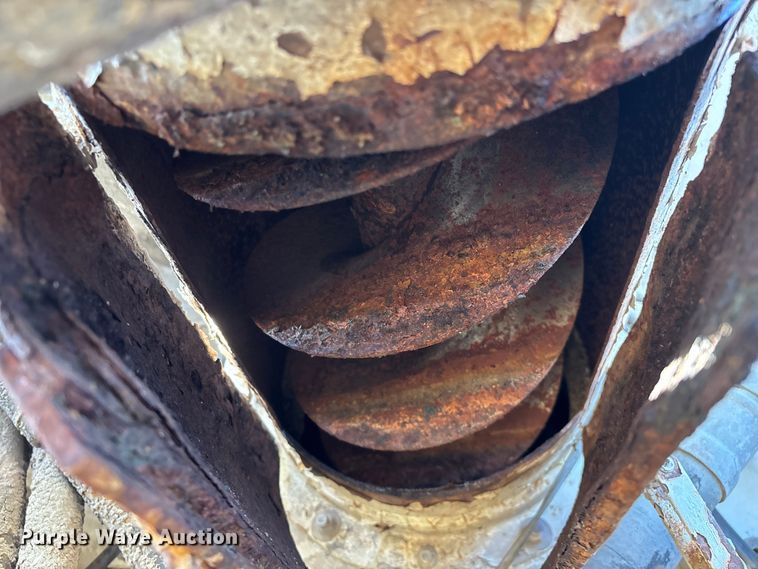 image for item FG0072 1996 CEI Pacer AT35L feed delivery trailer