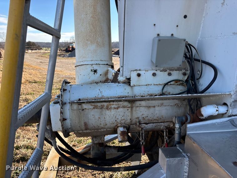 image for item FG0072 1996 CEI Pacer AT35L feed delivery trailer