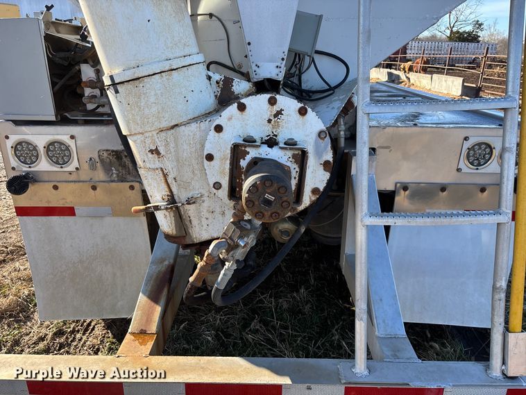 image for item FG0072 1996 CEI Pacer AT35L feed delivery trailer