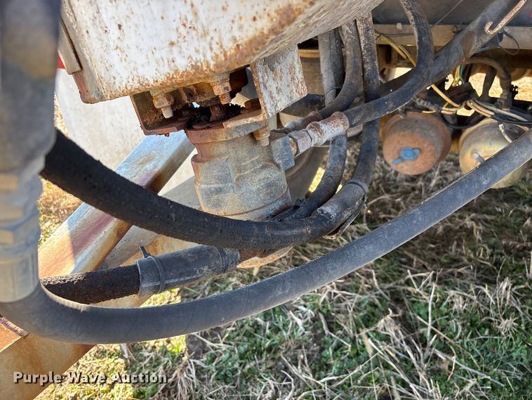 image for item FG0072 1996 CEI Pacer AT35L feed delivery trailer