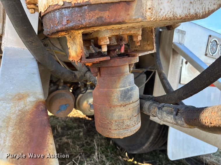 image for item FG0072 1996 CEI Pacer AT35L feed delivery trailer