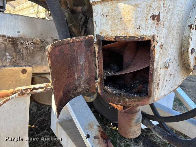 image for item FG0072 1996 CEI Pacer AT35L feed delivery trailer