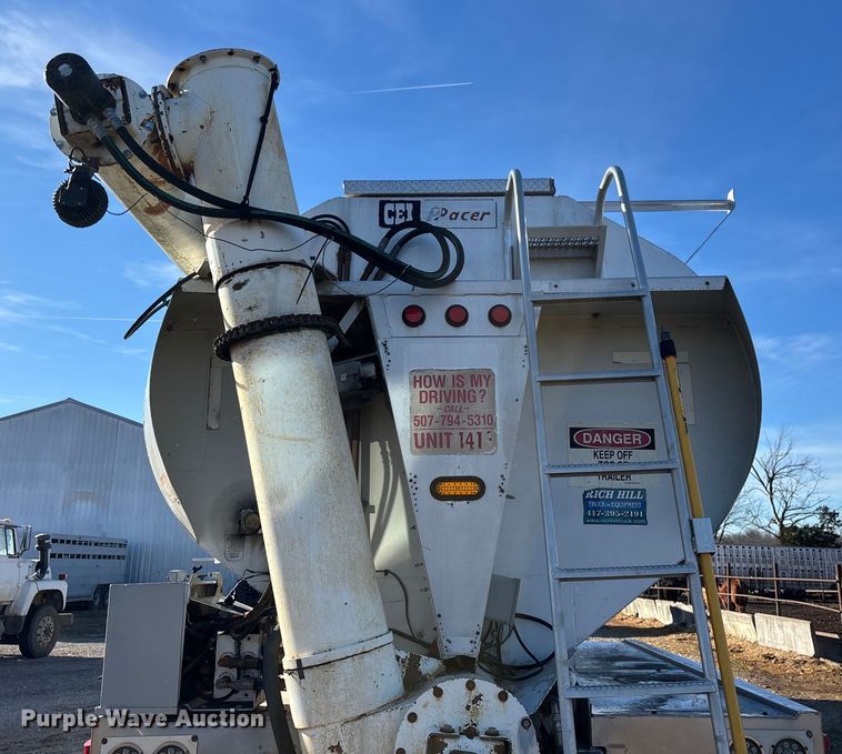 image for item FG0072 1996 CEI Pacer AT35L feed delivery trailer