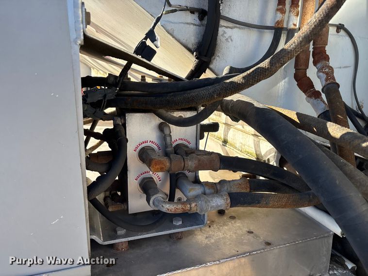 image for item FG0072 1996 CEI Pacer AT35L feed delivery trailer