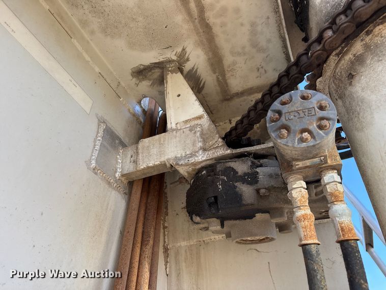 image for item FG0072 1996 CEI Pacer AT35L feed delivery trailer