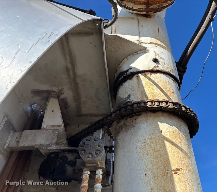 image for item FG0072 1996 CEI Pacer AT35L feed delivery trailer