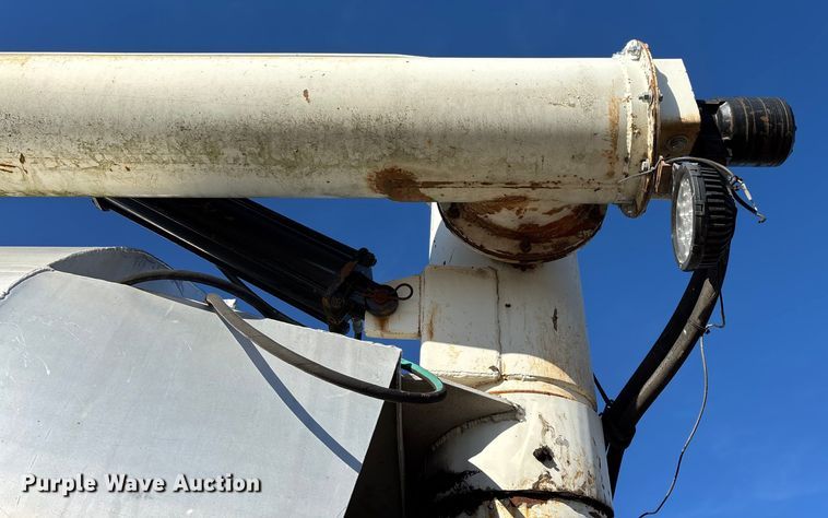 image for item FG0072 1996 CEI Pacer AT35L feed delivery trailer