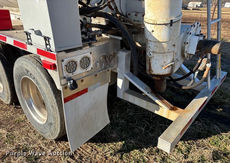 image for item FG0072 1996 CEI Pacer AT35L feed delivery trailer