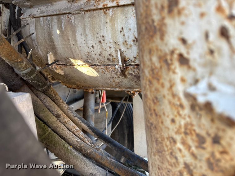 image for item FG0072 1996 CEI Pacer AT35L feed delivery trailer