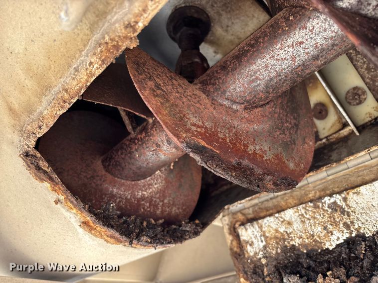 image for item FG0072 1996 CEI Pacer AT35L feed delivery trailer