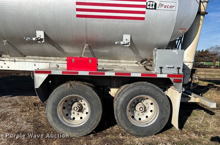 image for item FG0072 1996 CEI Pacer AT35L feed delivery trailer