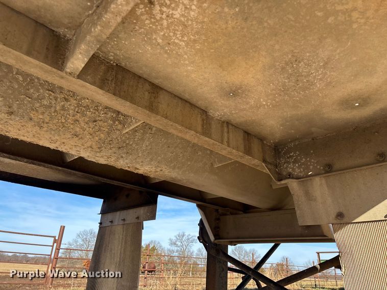 image for item FG0072 1996 CEI Pacer AT35L feed delivery trailer