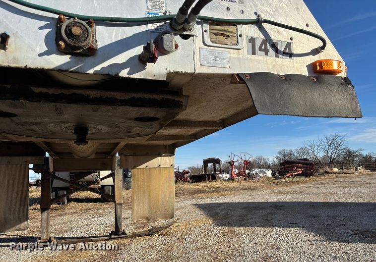 image for item FG0072 1996 CEI Pacer AT35L feed delivery trailer