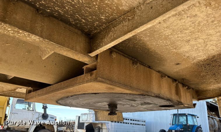 image for item FG0072 1996 CEI Pacer AT35L feed delivery trailer