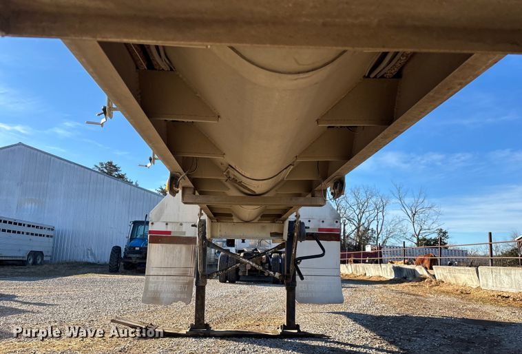 image for item FG0072 1996 CEI Pacer AT35L feed delivery trailer