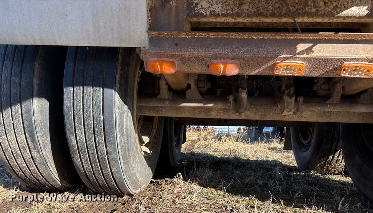 image for item FG0072 1996 CEI Pacer AT35L feed delivery trailer