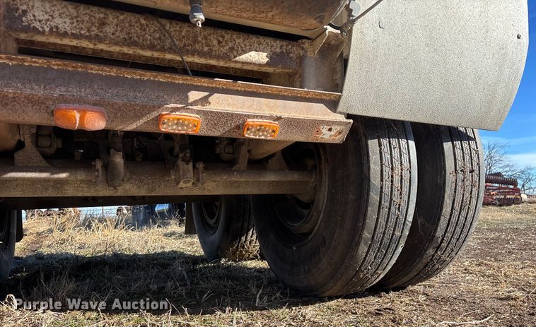 image for item FG0072 1996 CEI Pacer AT35L feed delivery trailer