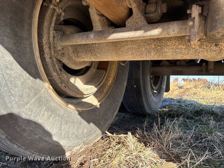 image for item FG0072 1996 CEI Pacer AT35L feed delivery trailer