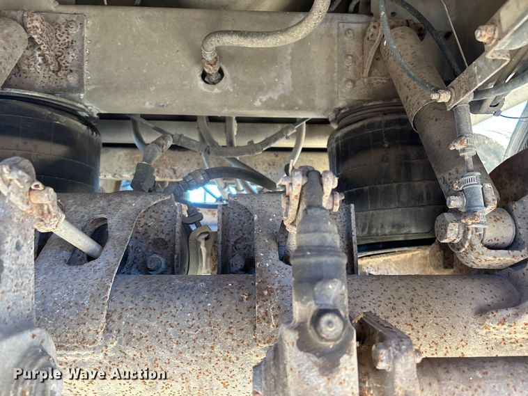 image for item FG0072 1996 CEI Pacer AT35L feed delivery trailer