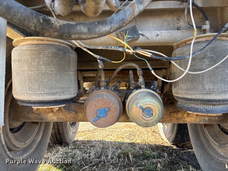 image for item FG0072 1996 CEI Pacer AT35L feed delivery trailer